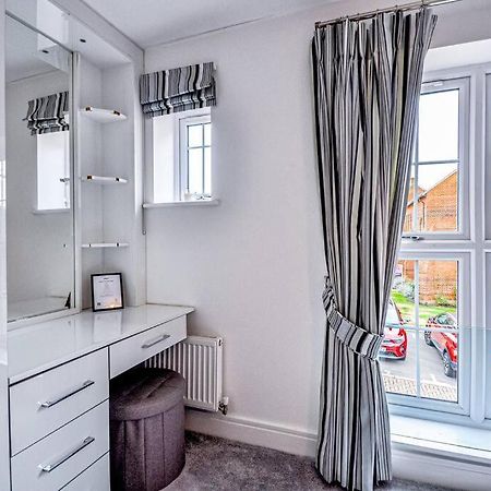 Entire House Sleeps 8 Near The River Thames Мейденхед Экстерьер фото