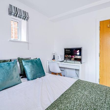 Entire House Sleeps 8 Near The River Thames Мейденхед Экстерьер фото