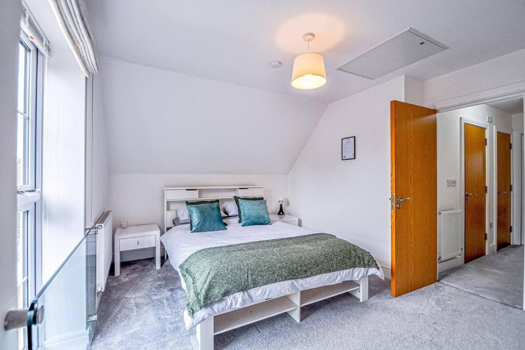 Entire House Sleeps 8 Near The River Thames Мейденхед Экстерьер фото