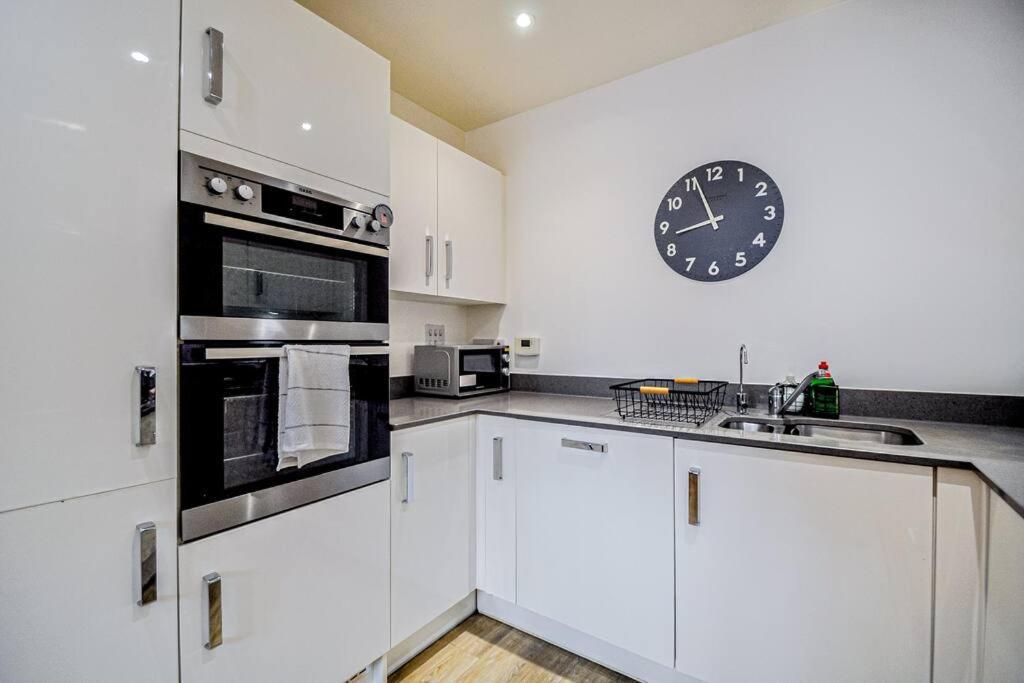 Entire House Sleeps 8 Near The River Thames Мейденхед Экстерьер фото