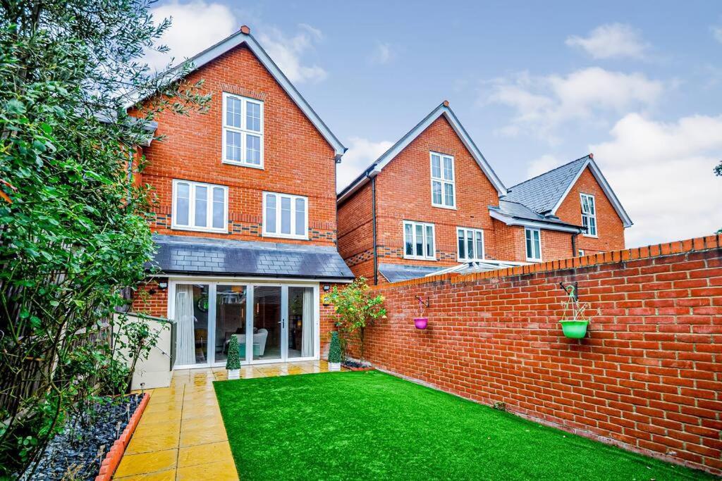 Entire House Sleeps 8 Near The River Thames Мейденхед Экстерьер фото