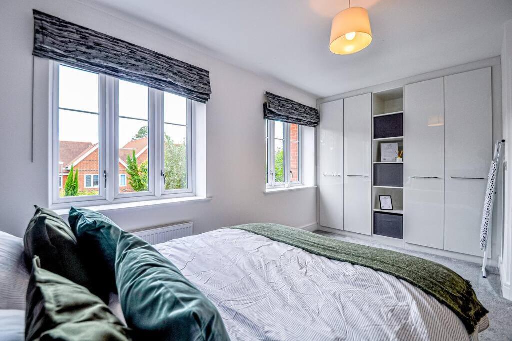 Entire House Sleeps 8 Near The River Thames Мейденхед Экстерьер фото