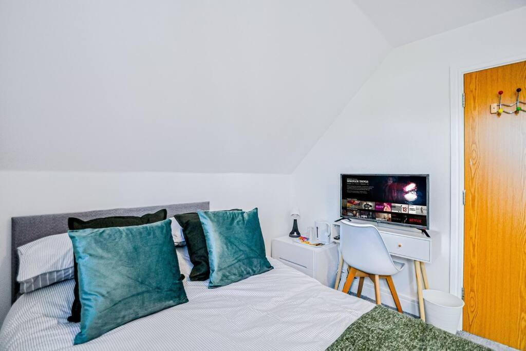 Entire House Sleeps 8 Near The River Thames Мейденхед Экстерьер фото