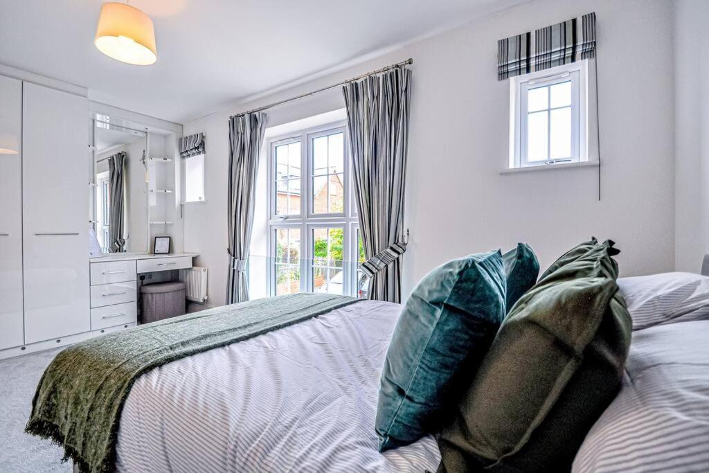 Entire House Sleeps 8 Near The River Thames Мейденхед Экстерьер фото