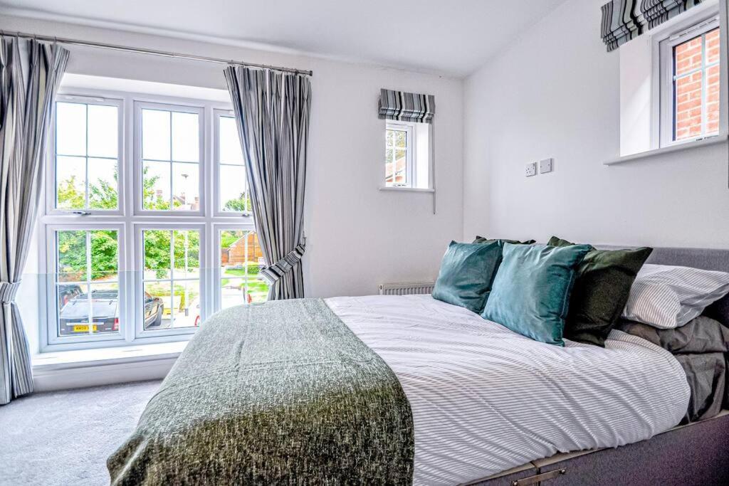Entire House Sleeps 8 Near The River Thames Мейденхед Экстерьер фото